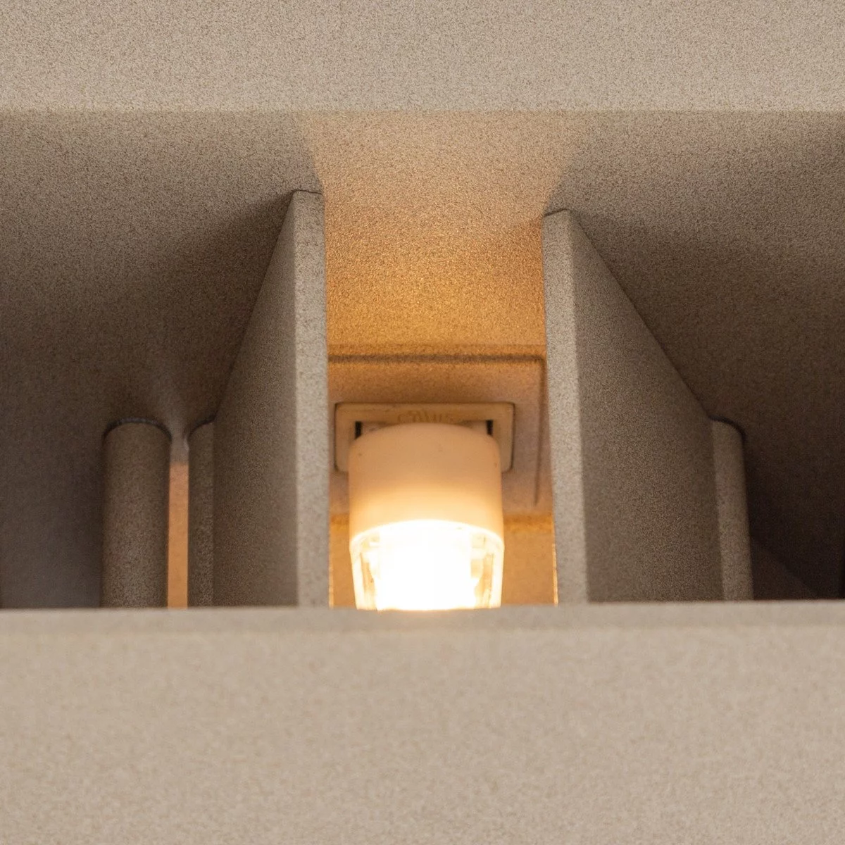 Binnenverlichting Shift up en downlighter muurlamp met modern design in witte kleur