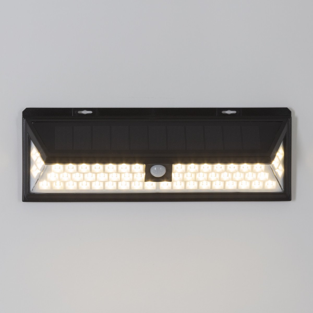 solys s led solar sensor lamp in zwarte kleur