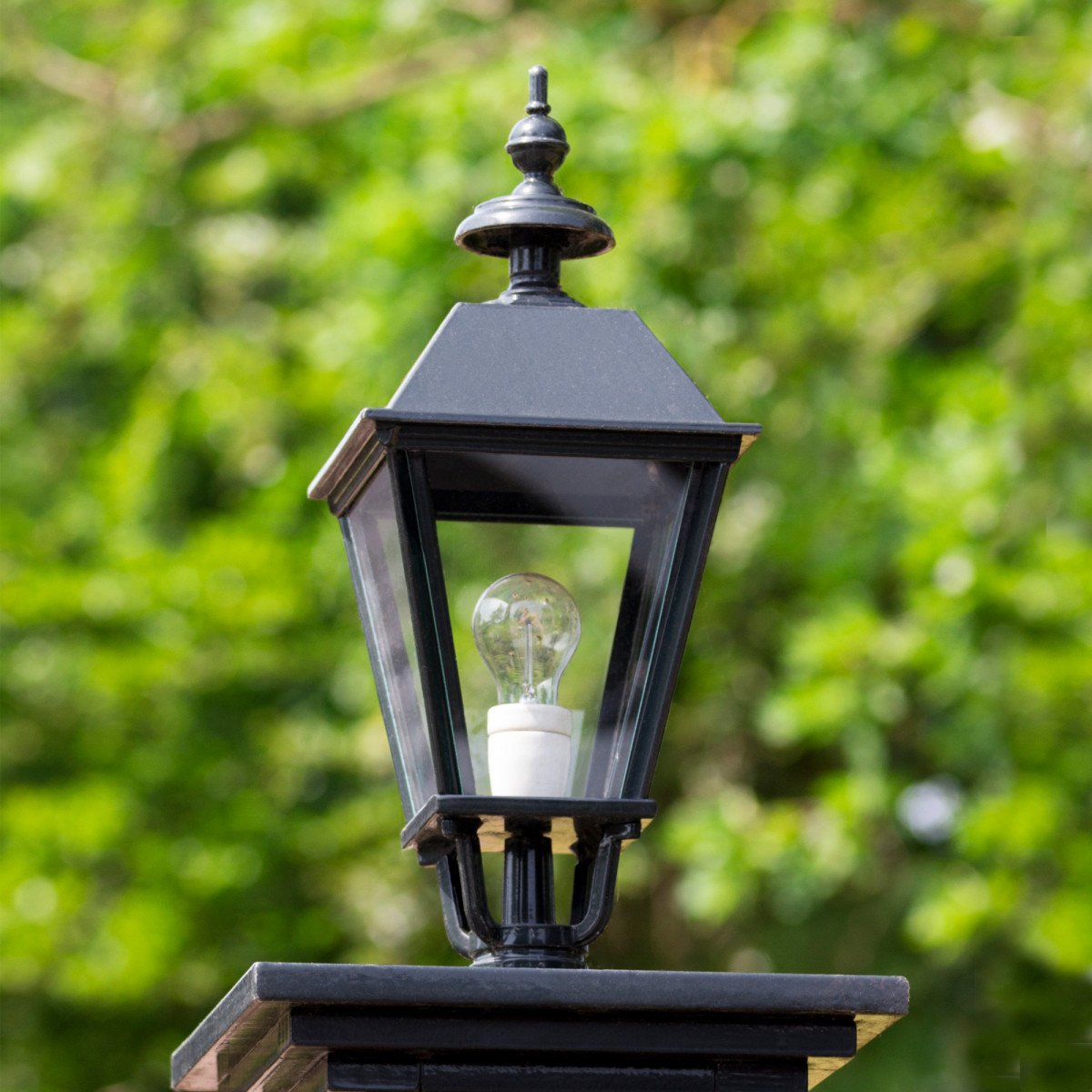 K6B post lantern