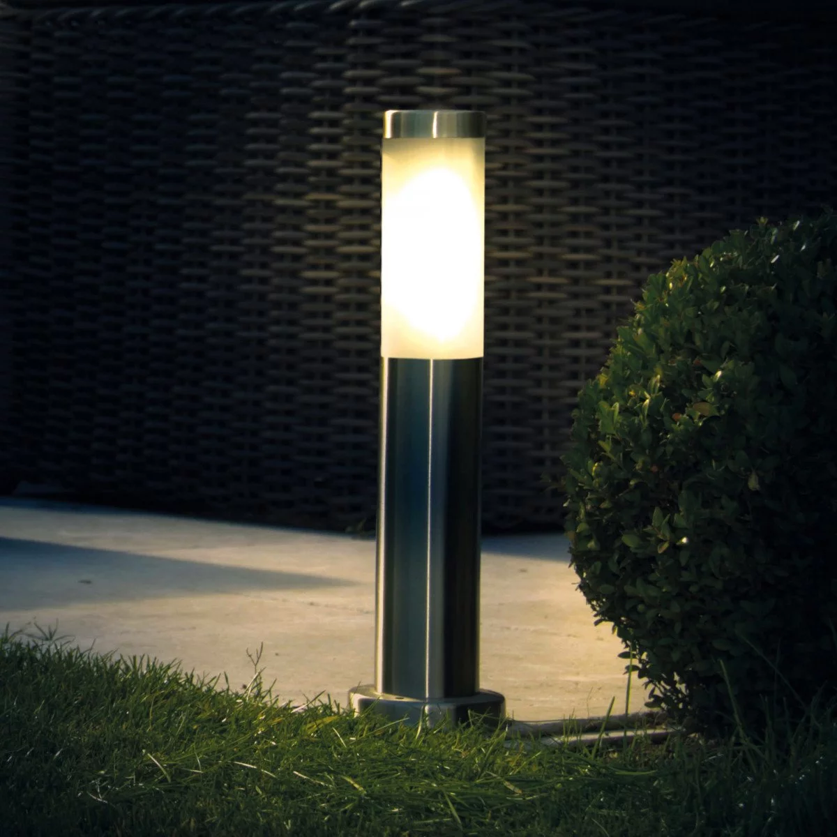 Garden pedestal lights store