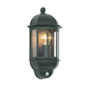 KS Verlichting buitenlamp in klassieke stijl voorzien van vijf kunststoffen ruitjes en bewegingssensor KS Verlichting buitenlamp in klassieke stijl voorzien van vijf kunststoffen ruitjes en bewegingssensor