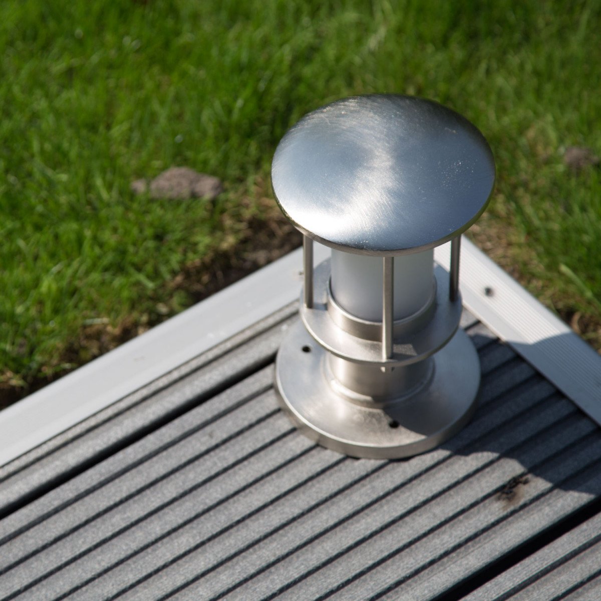 Pedestal nickel Resident Pedestal nickel Resident